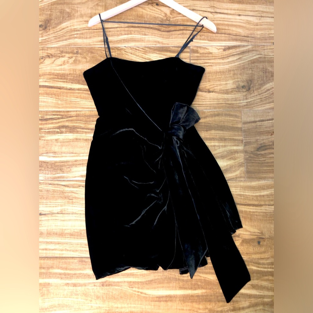NWOT Cinq a Sept size six LBD